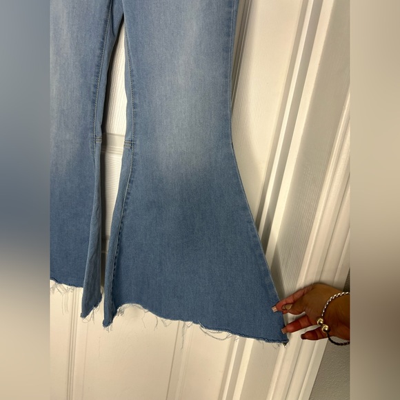 Free People Bell Bottom Denim Jeans Raw Hem Sz 28 - Picture 5 of 9